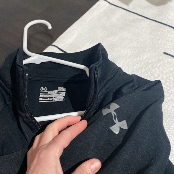 Under Armour semi fitted size large zip up jacket with front pockets - Picture 5 of 5